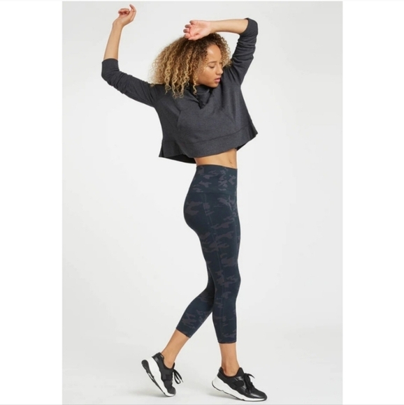 Spanx Look at Me Now Seamless Cropped Leggings Black Camo Sz Large - Picture 1 of 8